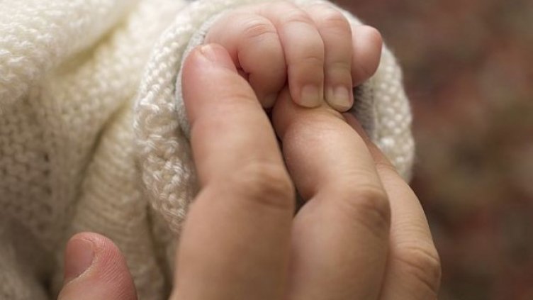 В Гърция разбиха нова мрежа за продажба на български бебета