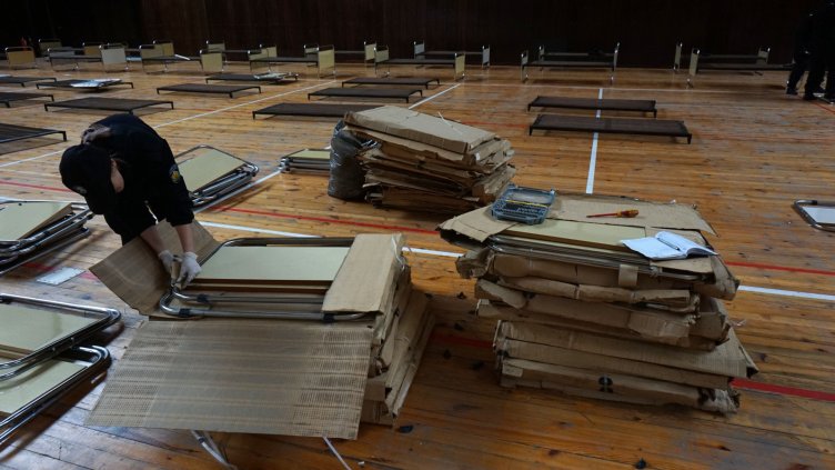 Полева болница с 300 легла в Спортната зала във Варна (СНИМКИ)