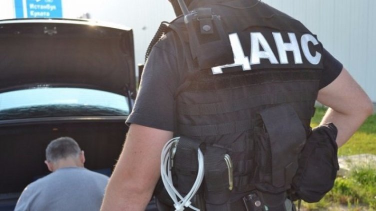 Специализираният наказателен съд остави в ареста трима от полицаите, участвали в трафик на хора