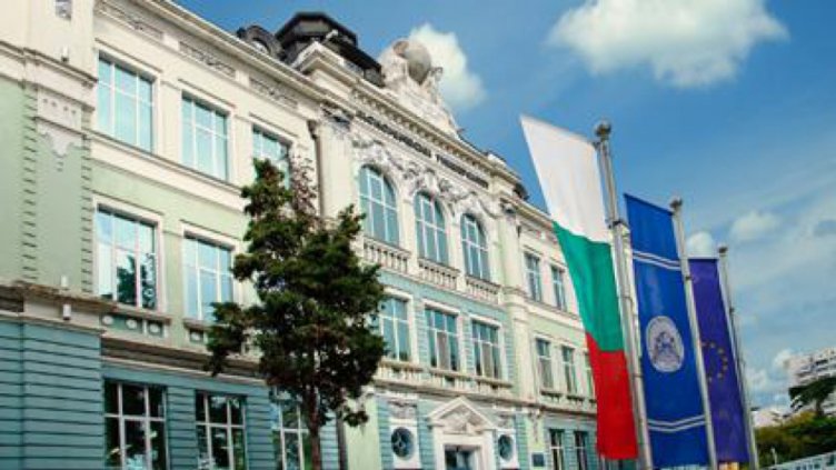 Студенти от 6 висши училища работиха по реални казуси в олимпиада по маркетинг в И У - Варна