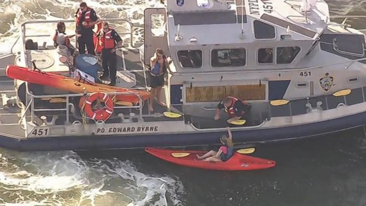 Ферибот удари 11 души в каяци по р. Хъдсън