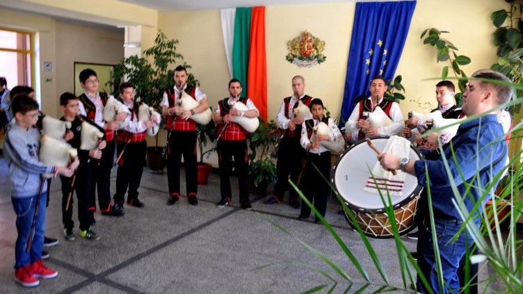 Малките гайдари от Хуманитарната спечелиха награди от национален конкурс