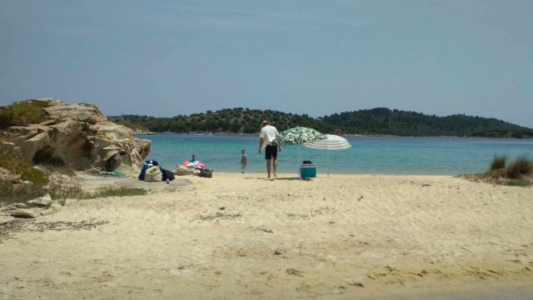 Температури от 30° и пълни плажове в Гърция още през март