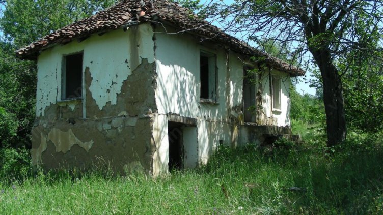Изоставените села в Северозападна България са идеални за „тъмен туризъм“.