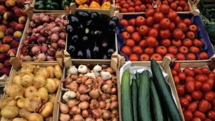 Шопската салата поевтинява  