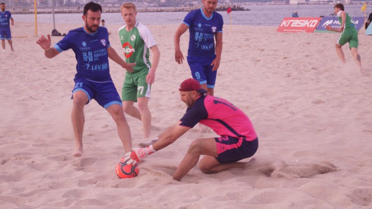 "Спартак" с първа загуба на турнира по плажен футбол във Варна