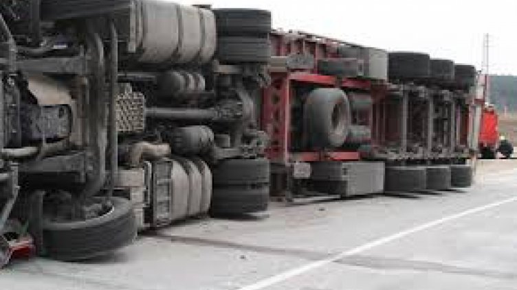 ТИР се е обърнал на магистрала "Струма"