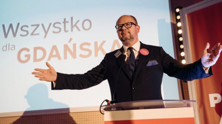 След атаката с ножа... кметът на Гданск почина от раните си