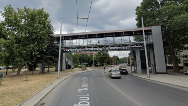 Мъж издъхна в асансьор на пасарелка в "Аспарухово"