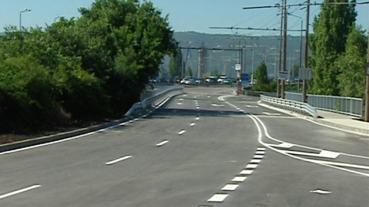 Пускат Аспаруховия мост, след като стегне бетонът