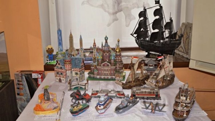 Изложба показва уникални макети на самолети, танкове и къщи