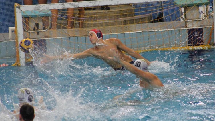 "Комодор" влезе в група "Елит" по водна топка при мъжете