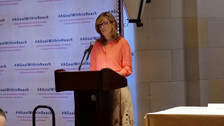 Захариева: Намалили сме с 90% броя на децата в институциите