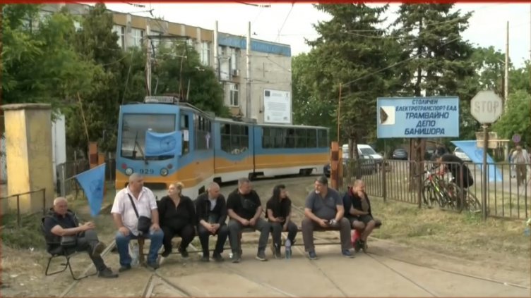 Четвърти ден транспортна блокада в София