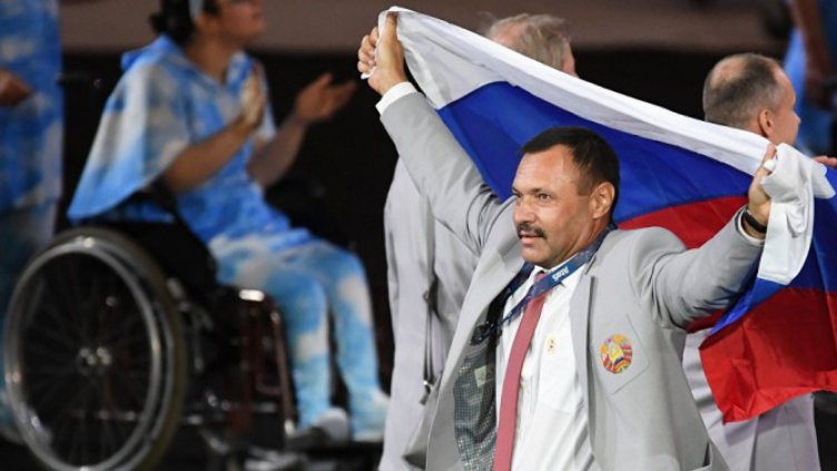 Изгониха от параолимпиадата беларусина, развял флага на Русия