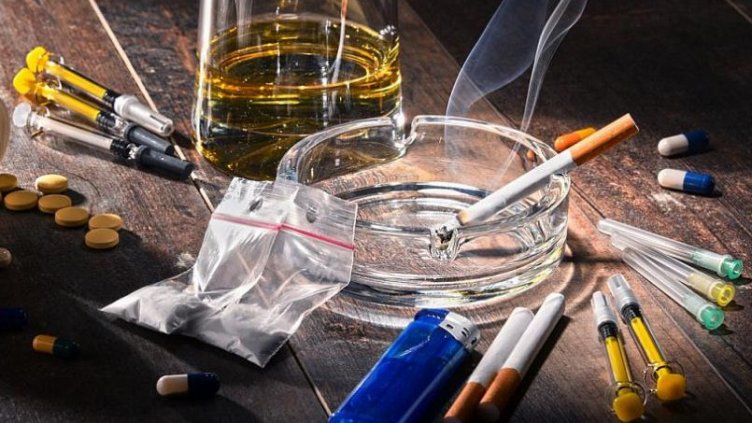 Полицията закопча трима с трева и спринцовки с морфин във Варна