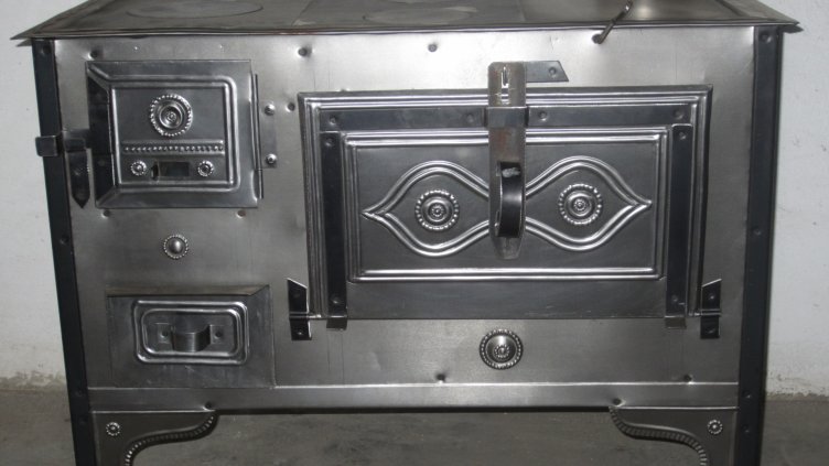 Подаръци в Бургаско: Печка на дърва срещу вот