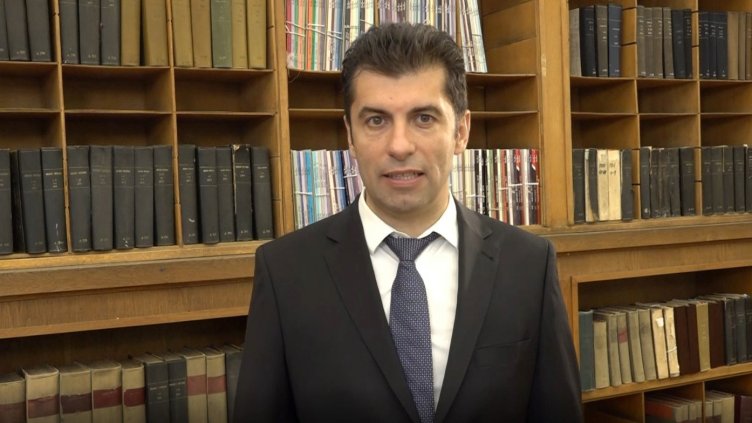 По инициатива на премиера Петков: Стартира програма за обучение на студенти в чужбина