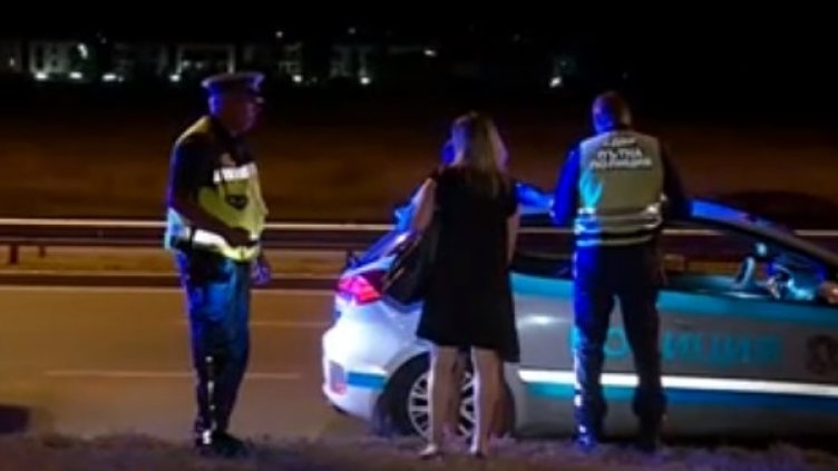 Граждански арест на "дама": Препила, криволичела с кола по пътя (ВИДЕО)