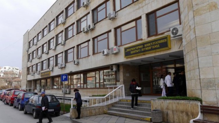 Изписаха шестмесечно бебе след лечение от COVID-19 в Шумен