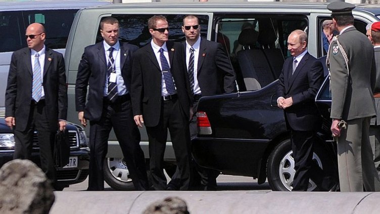 Ценност: Бодигард пази екскрементите на Путин