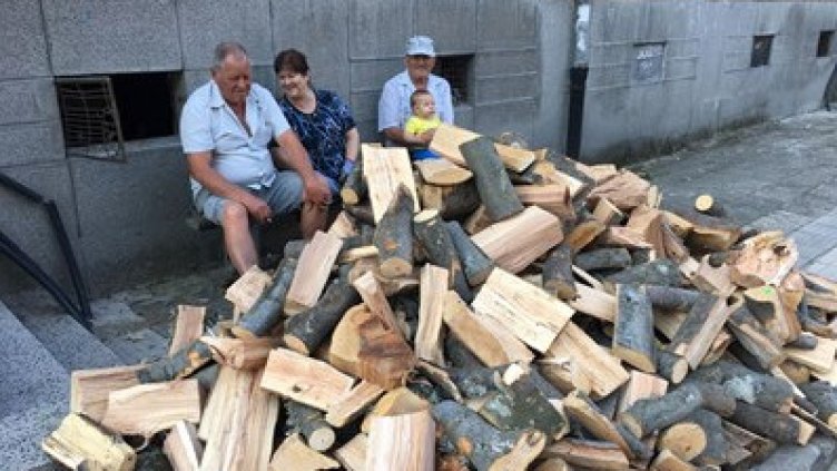 Топлиш се на дърва ли? "Гориш" с цената! Кубикът във Варна – 110 лева