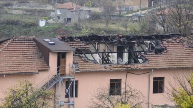 3 експертизи са назначени за смъртоносния пожар в дома в с. Рояк