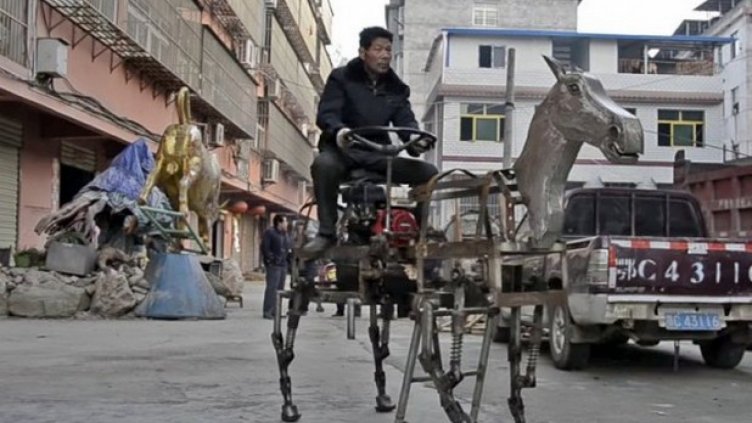 Китаец създаде робот-кон