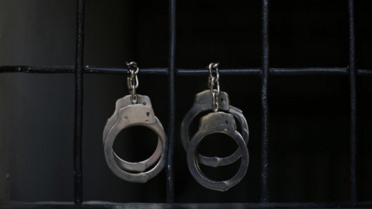 11 г. решетки за банковата касиерка, свила 730 хил.