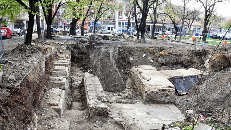 Откритие: Турски хамбар излезе при разкопките до жп гарата във Варна (СНИМКИ)