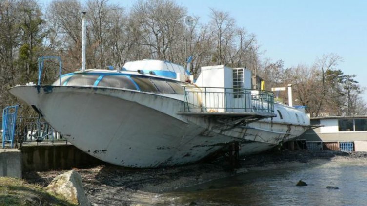 Продажбата на последната българска комета зацикли