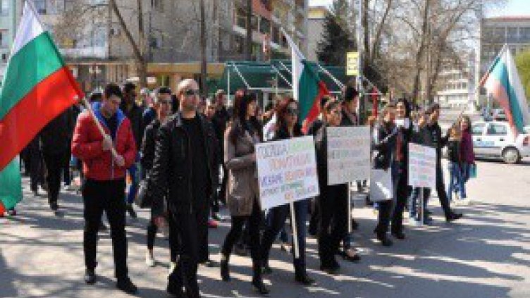 Харманли на бунт заради бежански център