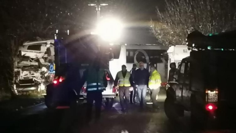 Тир и автобусът Варна - София се сблъскаха. Трима загинаха