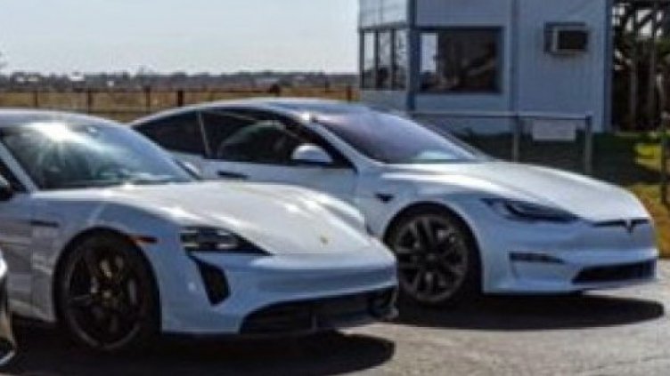 Българинът купува все повече коли на Tesla и Porsche