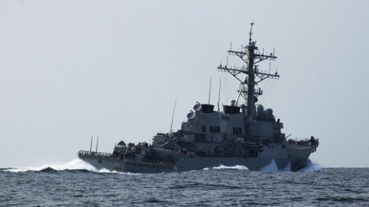 Американски ракетен разрушител навлиза в Черно море