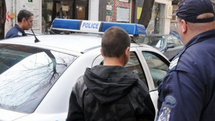 Спипаха младеж с наркотици посреднощ в центъра на Варна