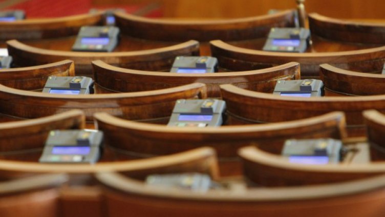 Бюджет 2017: Пълен хаос с парите за пенсии и обезщетения