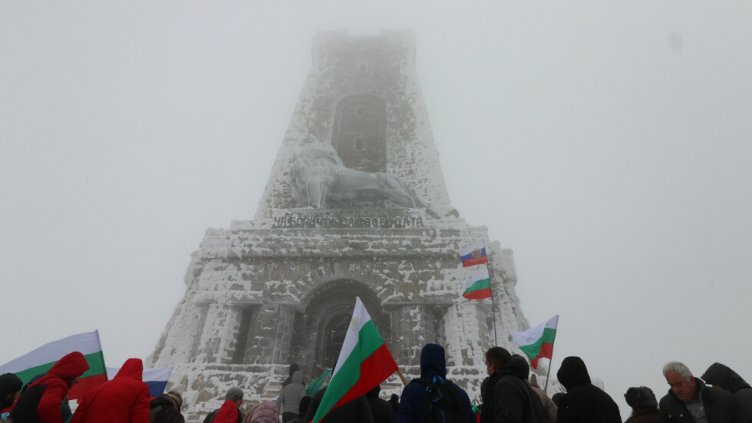 Путин, Байдън и Елизабет II поздравиха България по случай Трети март 