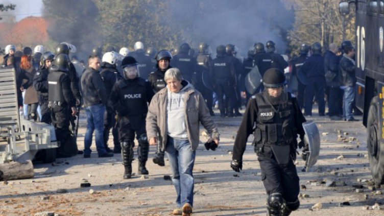 Полиция и жандармерия са блокирали лагера в Харманли