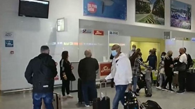 125 туристи от Израел кацнаха във Варна (ВИДЕО)