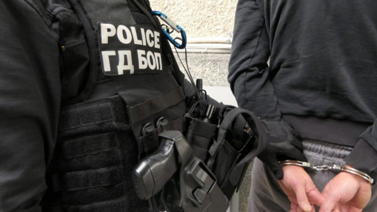 Арест за трима наркодилъри при спецоперация във Варна