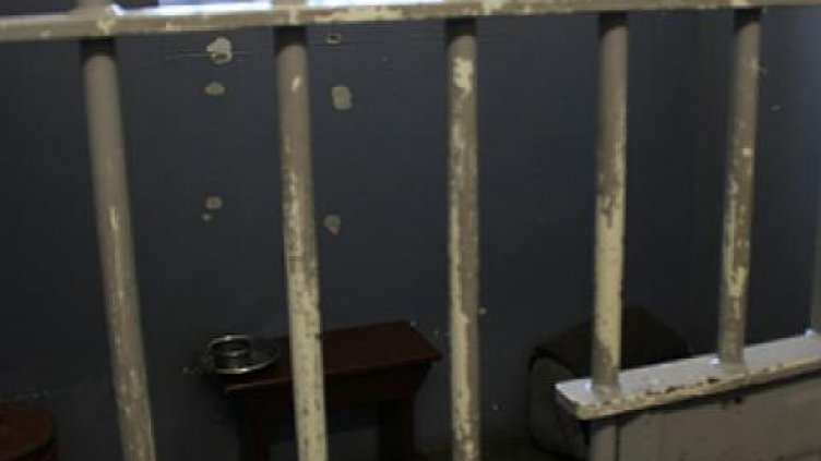 Оставиха в ареста нападателите на баба Дона  