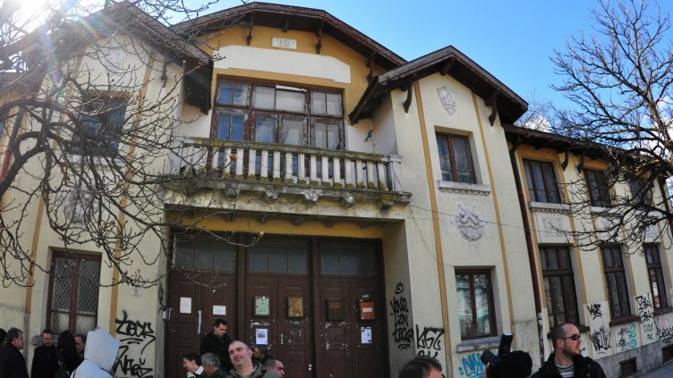 Кметът даде старт на ремонта на Юнашкия салон (+СНИМКИ)