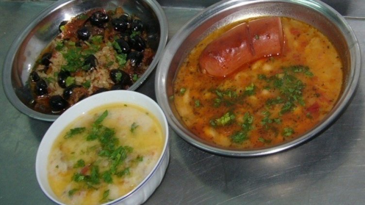 Обществените трапезарии работят, раздават и суха храна