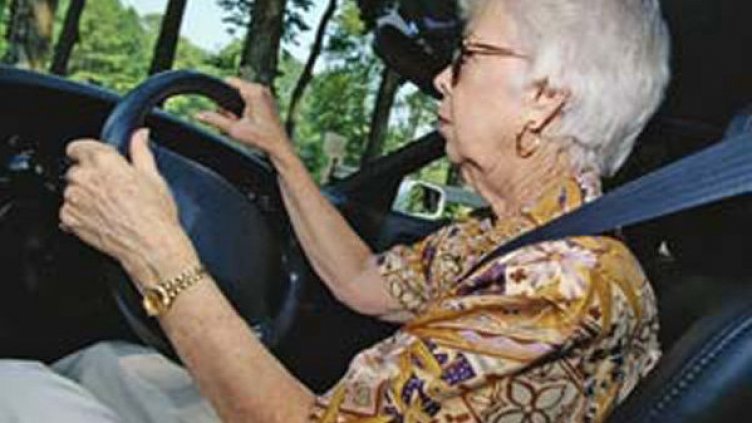 79–годишна шофьорка помете 19-годишна пешеходка в "Аспарухово"