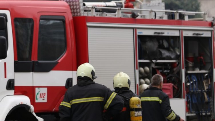 Апартамент в 18-етажен блок гори