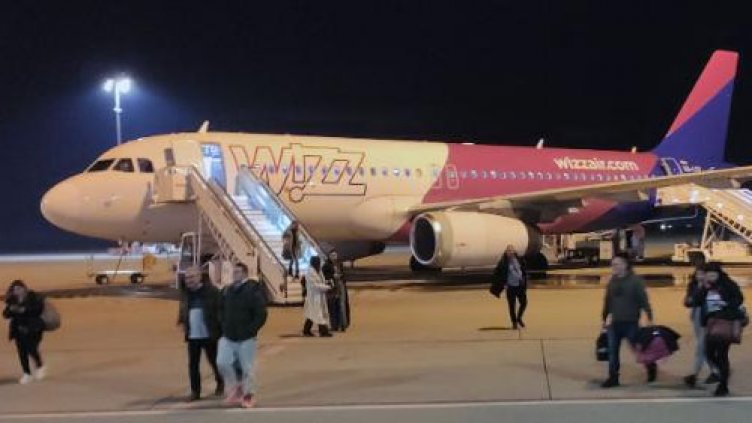 Пътници за Варна посрещнаха 2025 г. на 11 575 метра височина