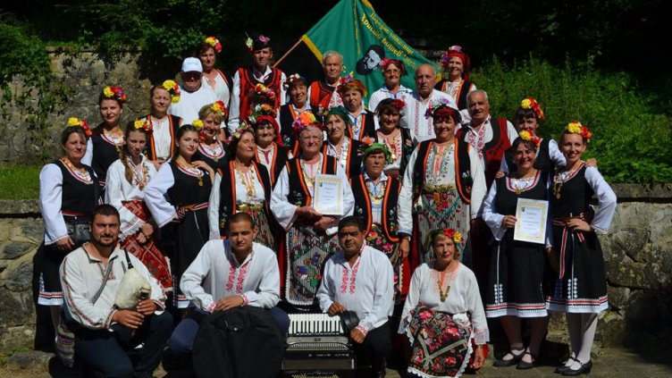 Кипренските самодейци омагьосаха Балкана с фолклора на Варненския край