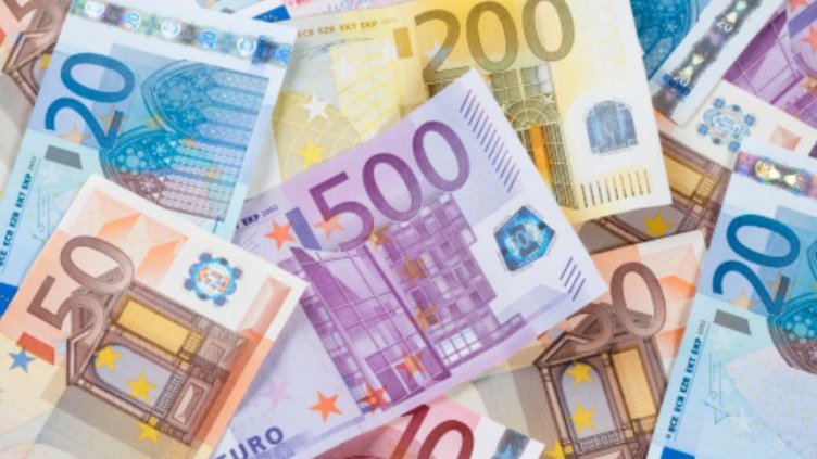 Спипаха 100 000 недекларирани евро в тир