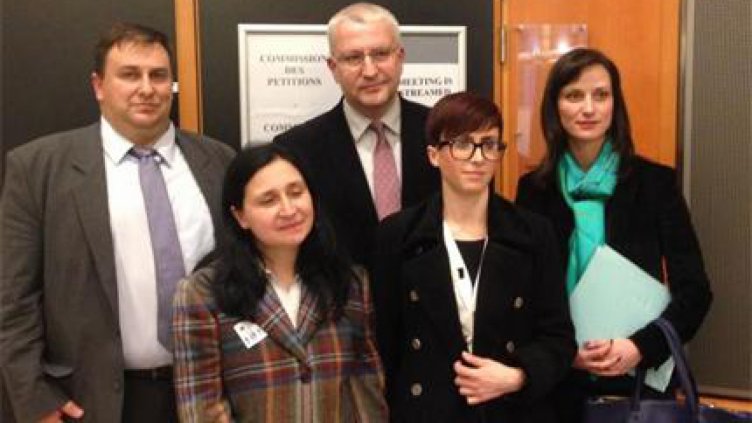 Евродепутатите с потърпевшото българско семейство